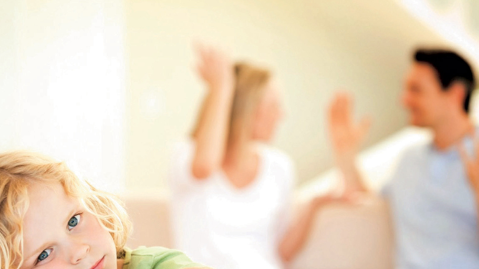 Eşim, ailemin evine gitmemi sorun ediyor