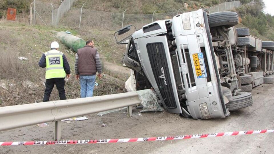 TIR bariyere girdi