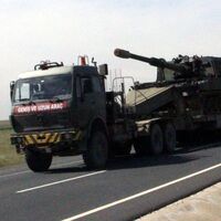 Türk askerleri hendek kazmaya başladı