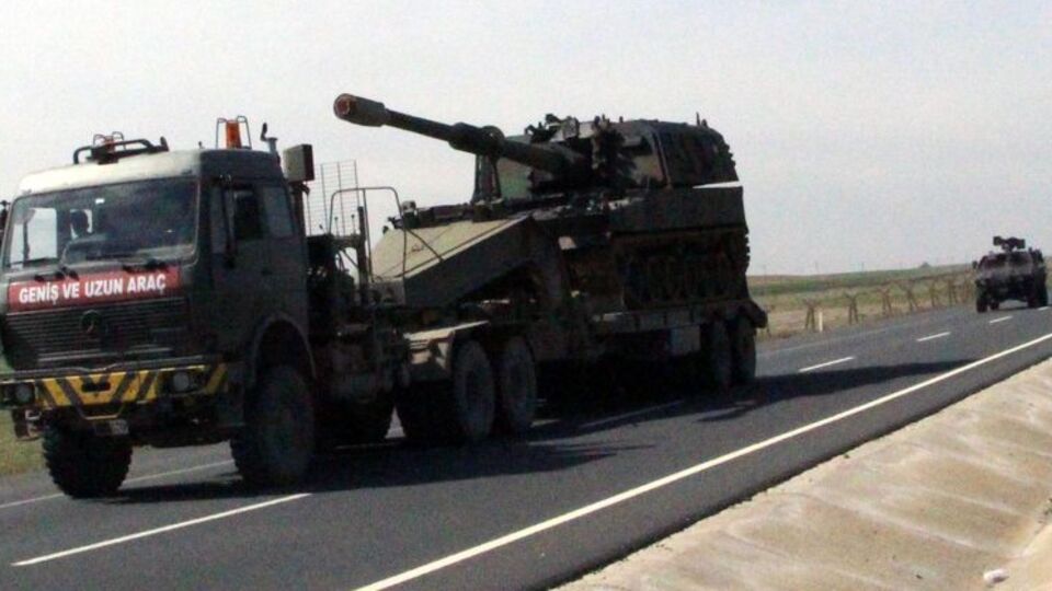 Türk askerleri hendek kazmaya başladı