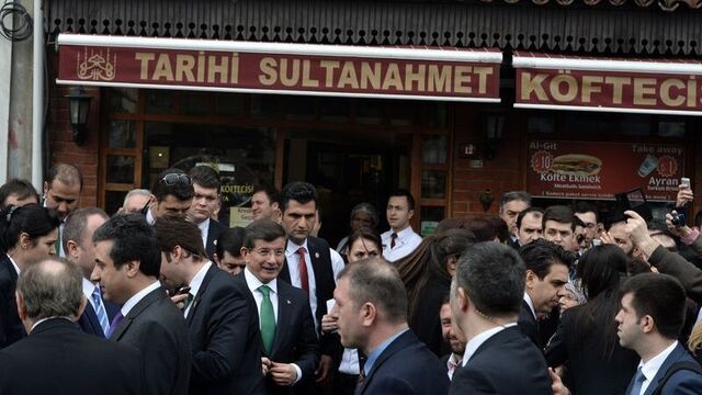 Başbakan Davutoğlu'ndan köfte molası