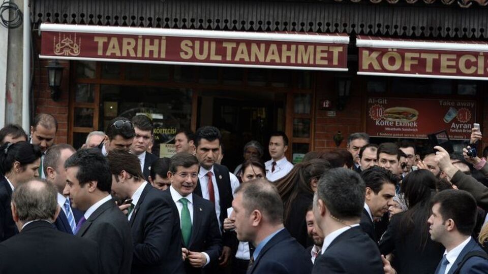 Başbakan Davutoğlu'ndan köfte molası