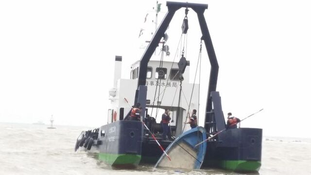 Çin'de tekne alabora oldu