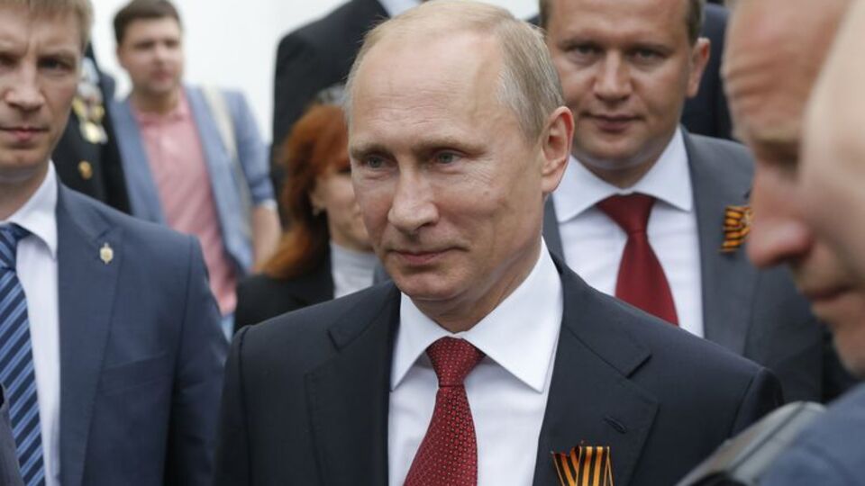 Putin'e darbe üstüne darbe!