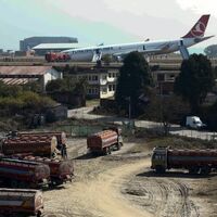 THY uçağı iniş yaparken pistten çıktı