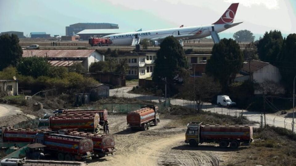 THY uçağı iniş yaparken pistten çıktı