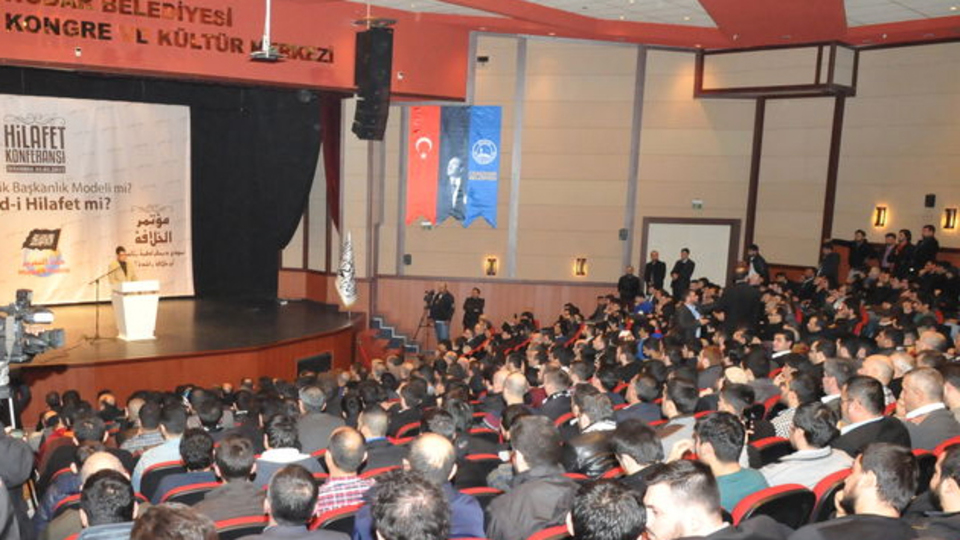 Halifeliğin kaldırıldığı gün İstanbul'da hilafet konferansı
