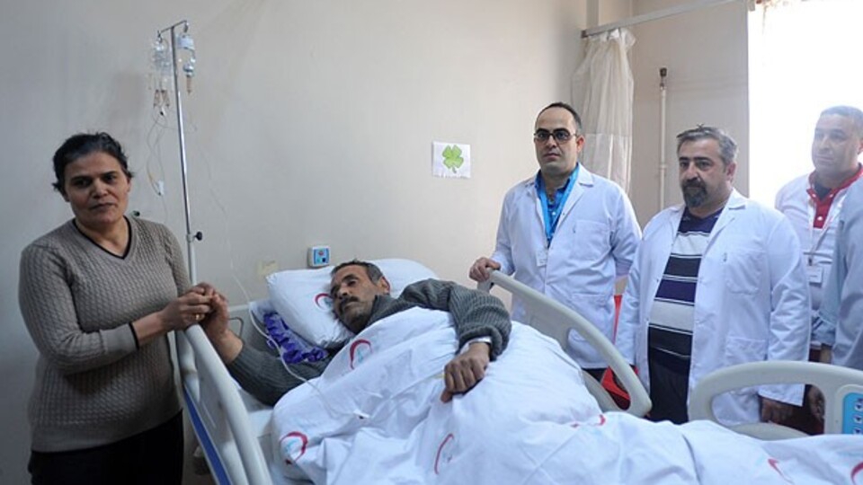 Kasıktan girip beyindeki tümörü aldılar