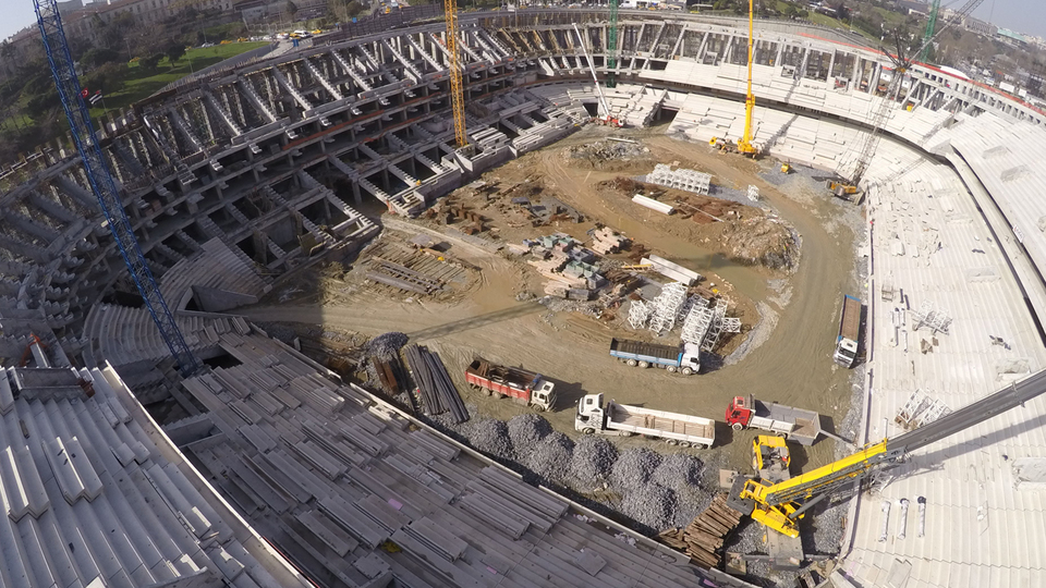 Arena'da çatı yükseliyor