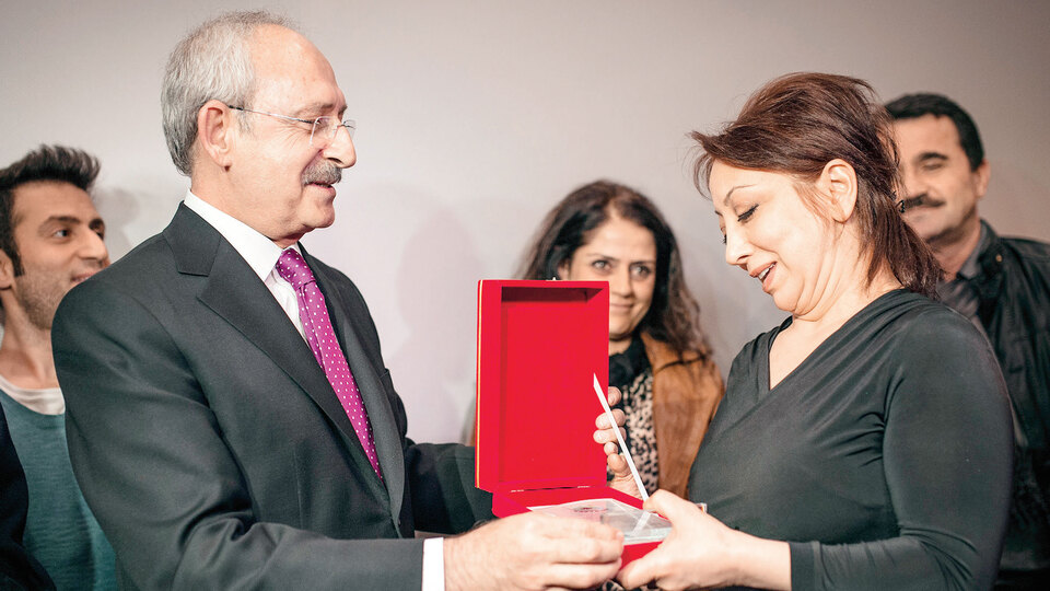 'Sanatı ve sanatçıyı yüceltmek zorundayız'