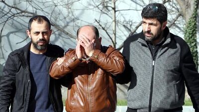 Aşk mektubu yazıp elle taciz etti