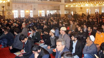 Cuma cemaati 15 milyon