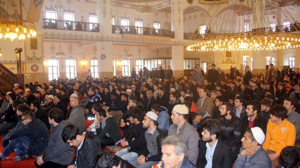 Cuma cemaati 15 milyon