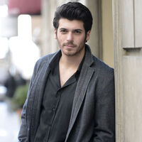 ‘Washington’da hukuk okudum, oyunculuğu seçtim’