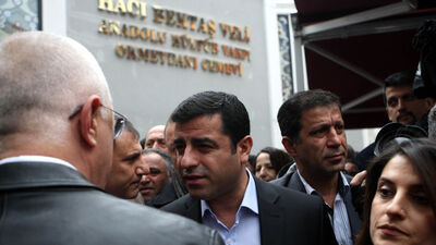 Berkin Elvan'ın annesi mezarlıkta baygınlık geçirdi