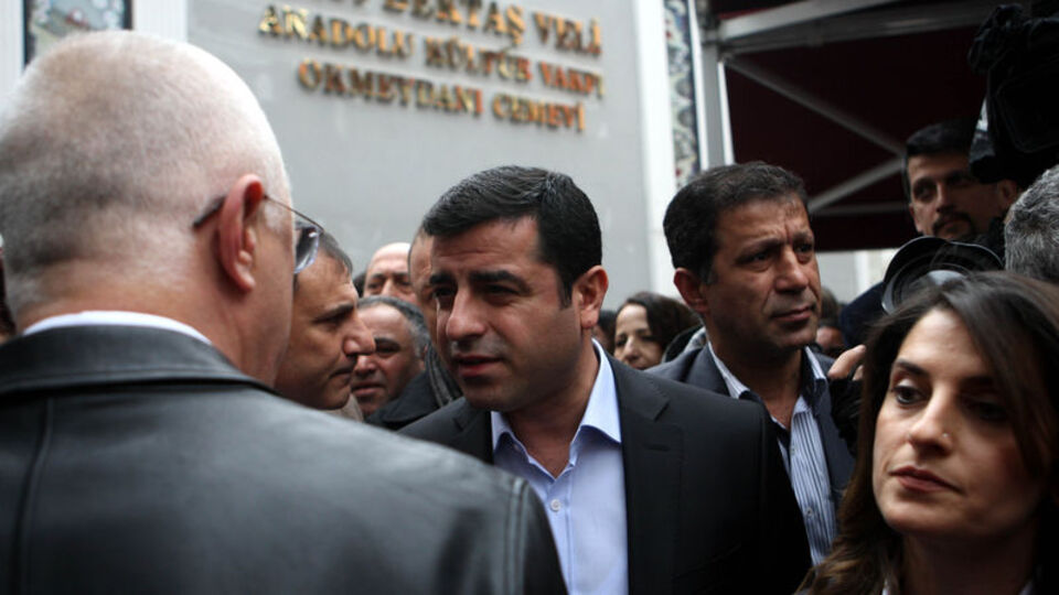 Berkin Elvan'ın annesi mezarlıkta baygınlık geçirdi