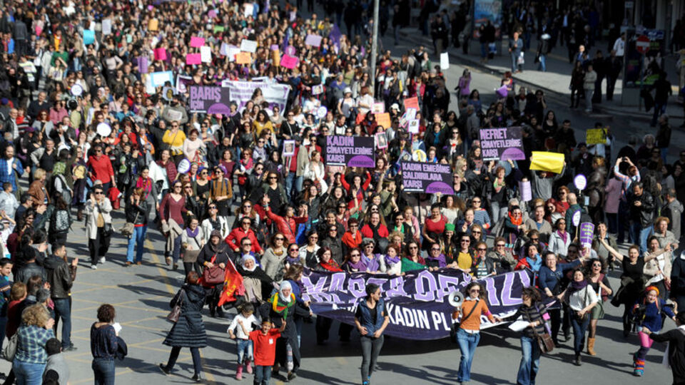 Türkiye tek ses: Kadına şiddet bitsin!