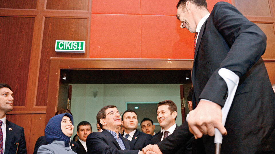 Başbakan'a 'uzun' karşılama!