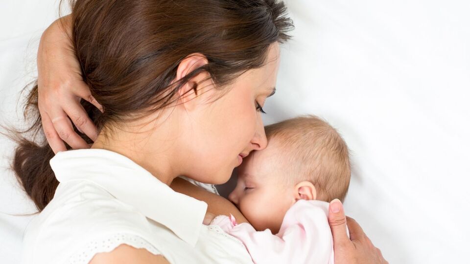 "Anne sütü bebeğe göre salgılanır"