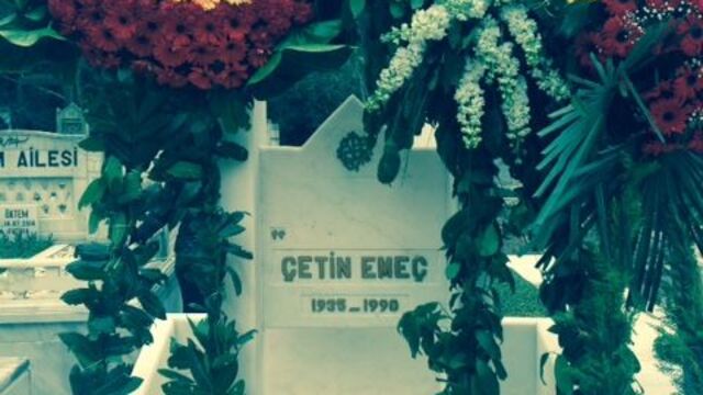 Çetin Emeç mezarı başında anıldı