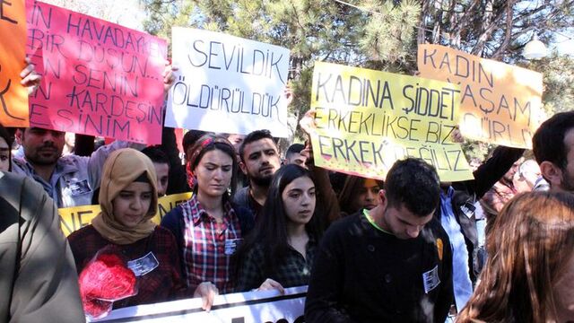 Yozgat'ta karşıt görüşlü öğrenciler arasında arbede