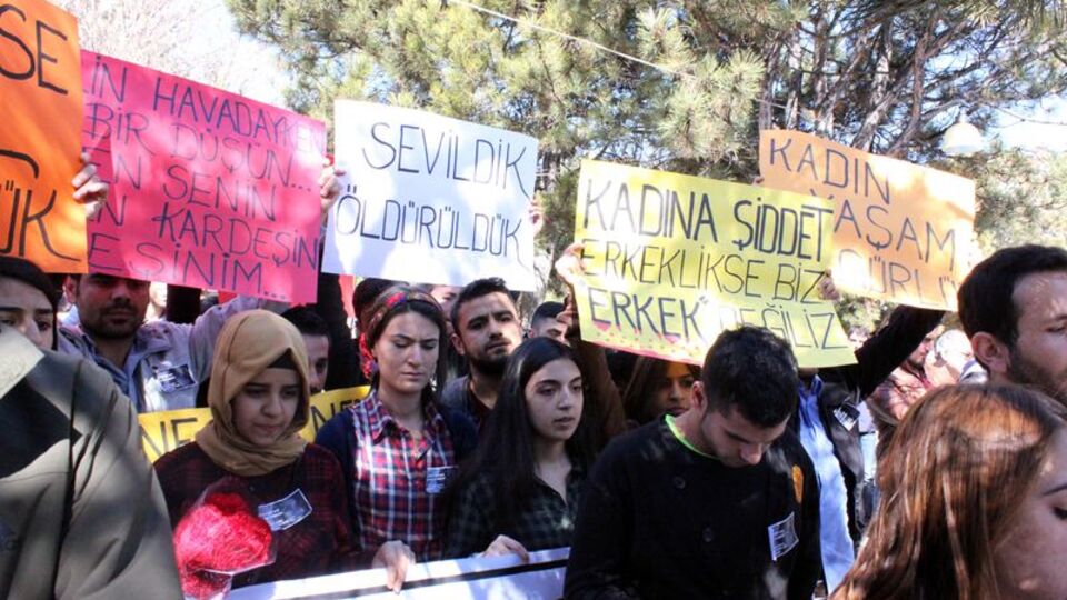 Yozgat'ta karşıt görüşlü öğrenciler arasında arbede