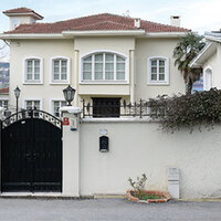 Ünlü ailenin yalısı icradan satılık!