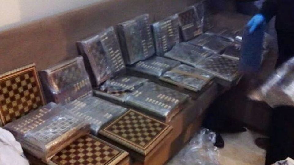 Piyasaya süreceklerdi! Satranç takımlarının içinden çıktı