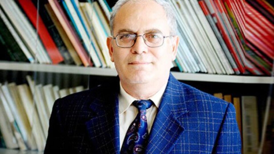 Ünlü profesör hayatını kaybetti