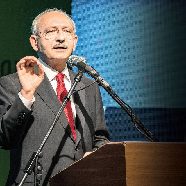 'Demokrasinin ilk koşulu halka hesap vermek'
