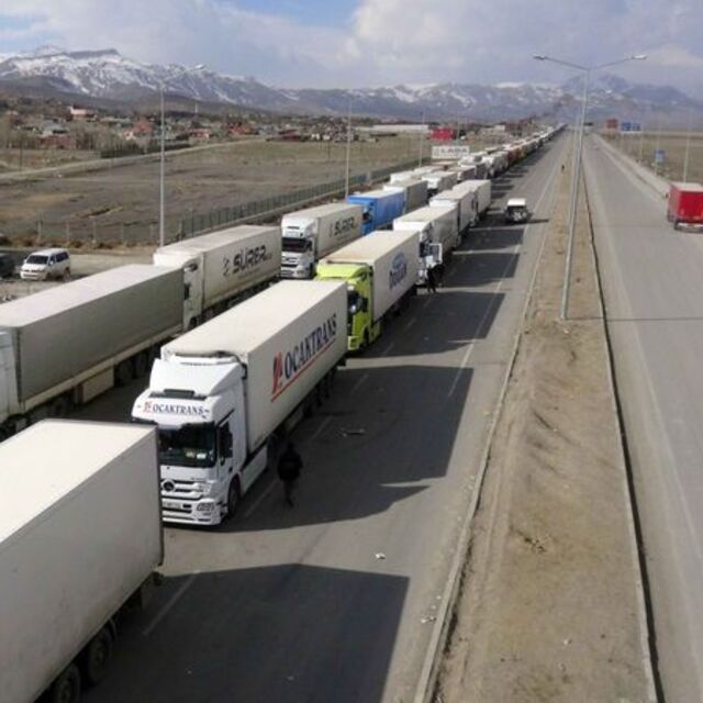 Gürbulak'ta 25 kilometrelik TIR kuyruğu