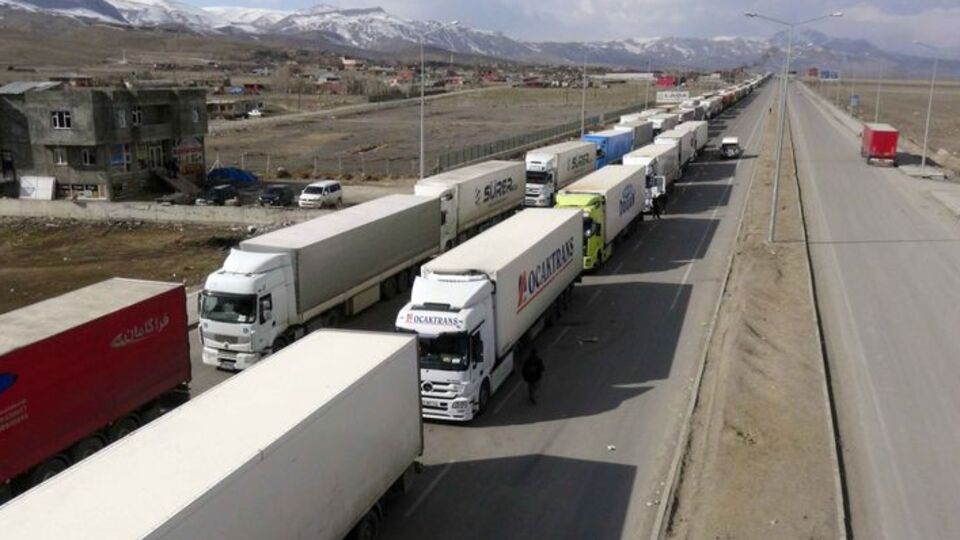 Gürbulak'ta 25 kilometrelik TIR kuyruğu
