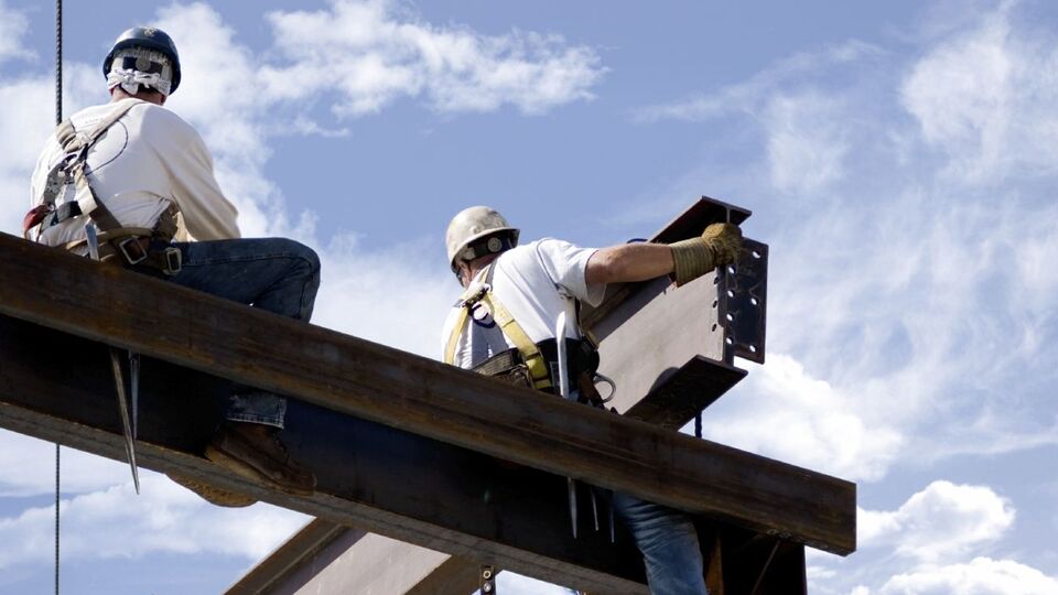 Çalışan yüksekte standart aşağıda!