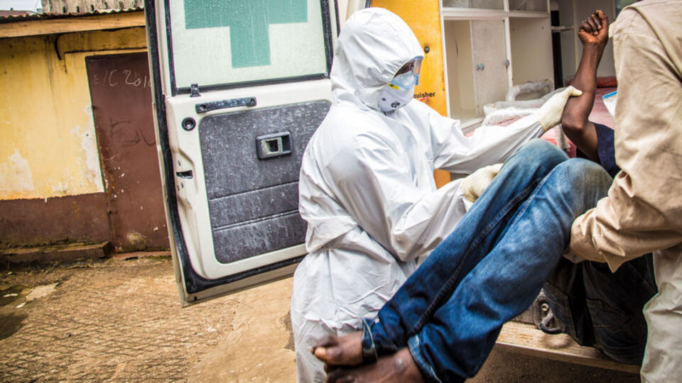 Ebola Afrika'da 10 bin can aldı!