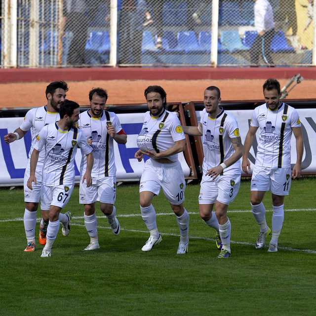 Buca, Adanaspor'u evinde vurdu