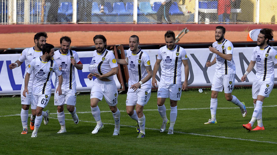 Buca, Adanaspor'u evinde vurdu