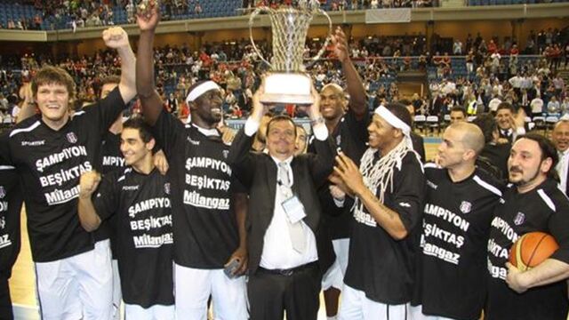 Ataman'dan Beşiktaş taraftarına "kupalı" cevap