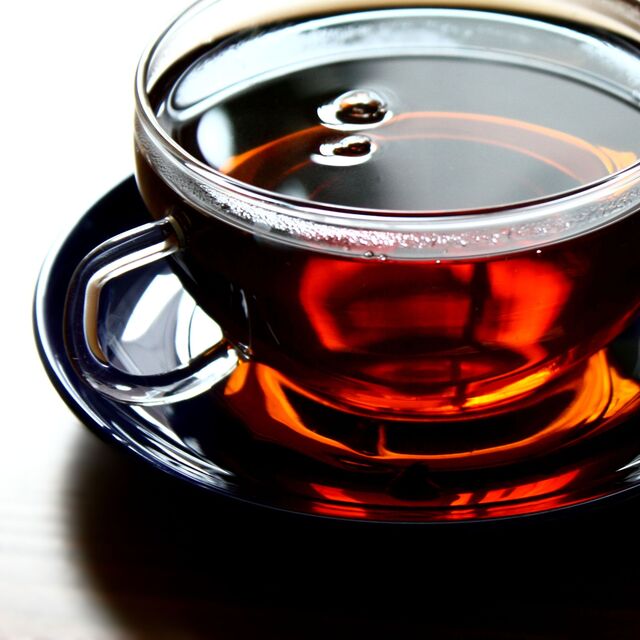 Çay içti, dişleri döküldü!