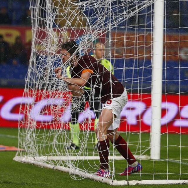 Roma sahasında dağıldı