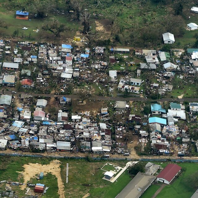 Vanuatu'da ayakta bina kalmadı