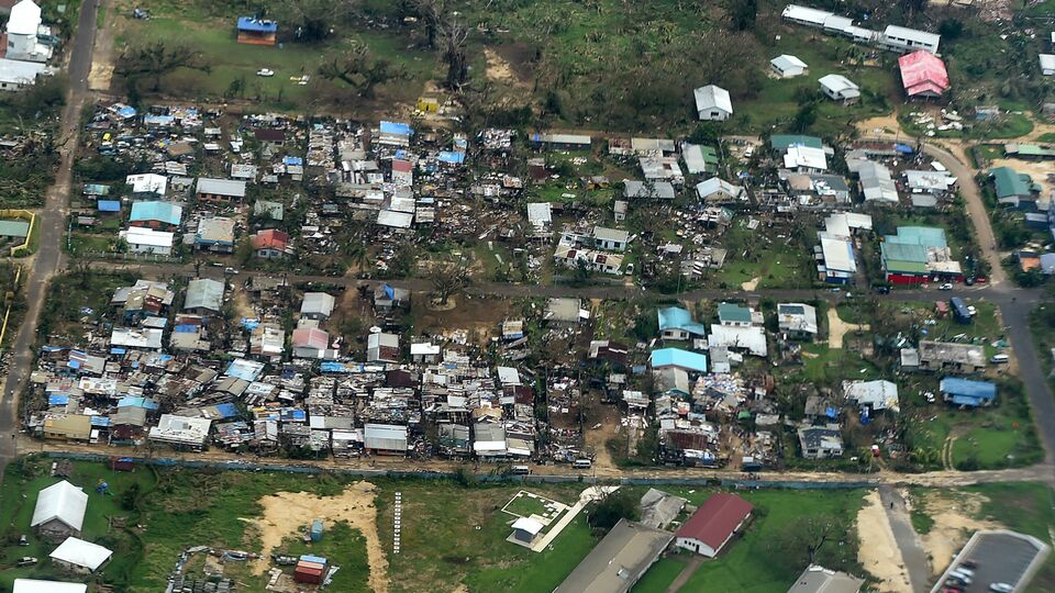 Vanuatu'da ayakta bina kalmadı