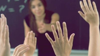 Öğretmen yalnızca valizini alıp Doğu'ya gidecek