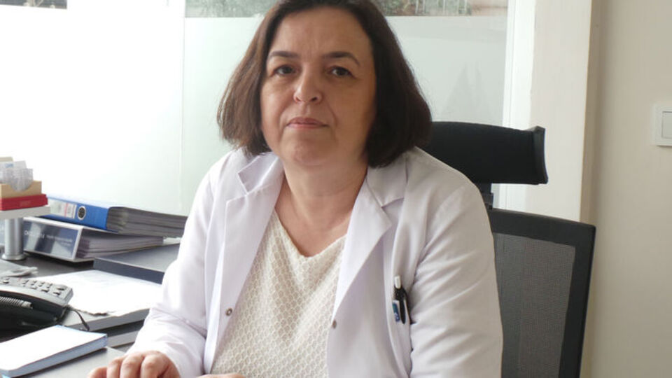 Domuz gribi olan oğlunu evde tedavi etti