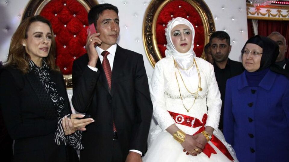 Dağdan inen gence Davutoğlu tebriği