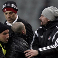 Sahaya atladı, Bilic'in yanına gitti...