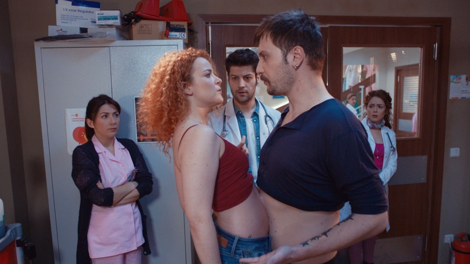 "Acil Aşk Aranıyor"da komedi ve romantizm!