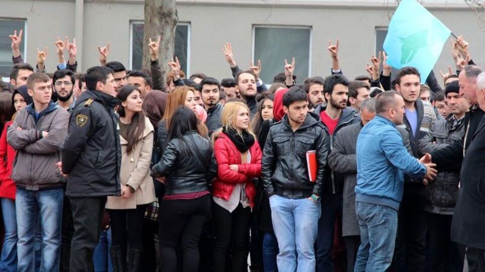 Üniversitedeki nevruz kutlamasında gerginlik!