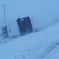 2 otobüs peş peşe devrildi!