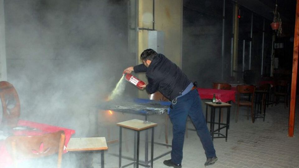 İş yerleri kurşunlanıp, kundaklandı