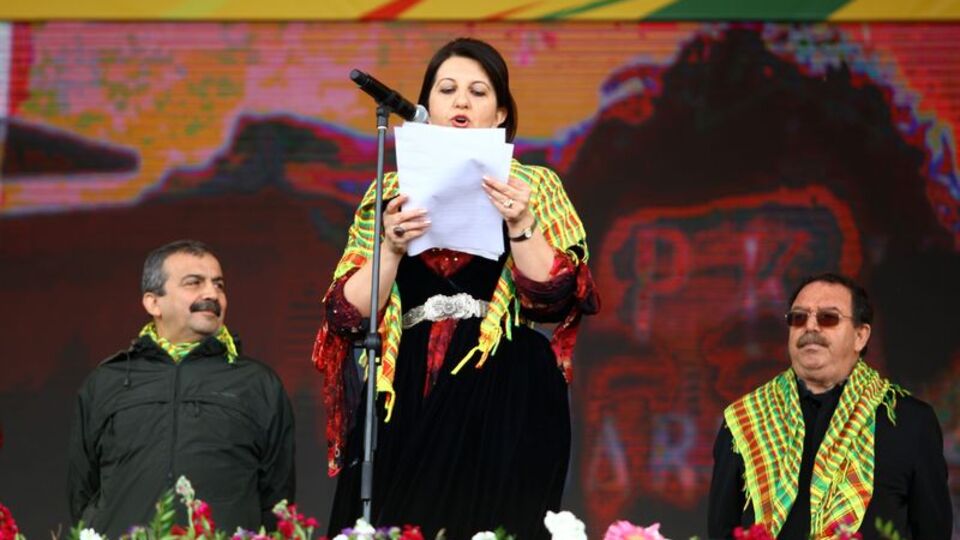 Yüzbinlerce Kürt ne dediğini anlamadı